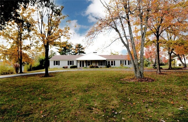 Building Photo - 2235 N Ballas Rd