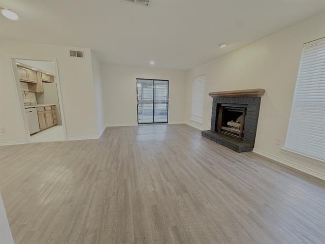 Foto del edificio - 11525 Webb Chapel Rd