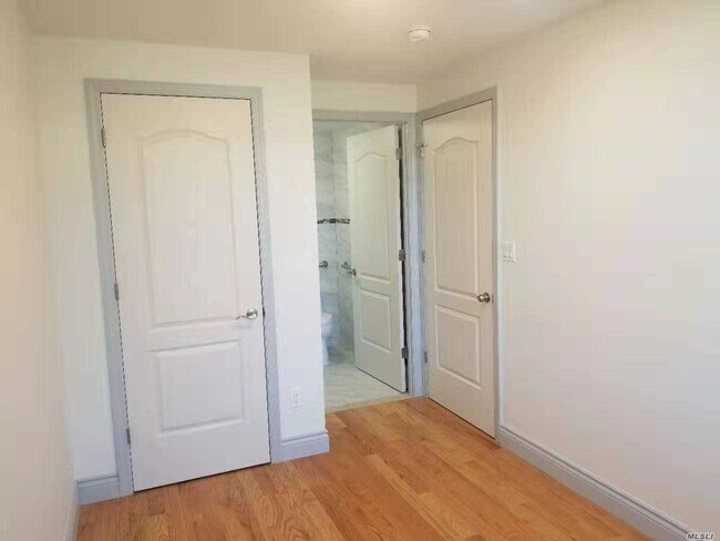 Foto del edificio - 16110-161-46 46th Ave