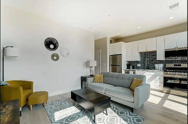 Foto del edificio - 6633 Dale Dr