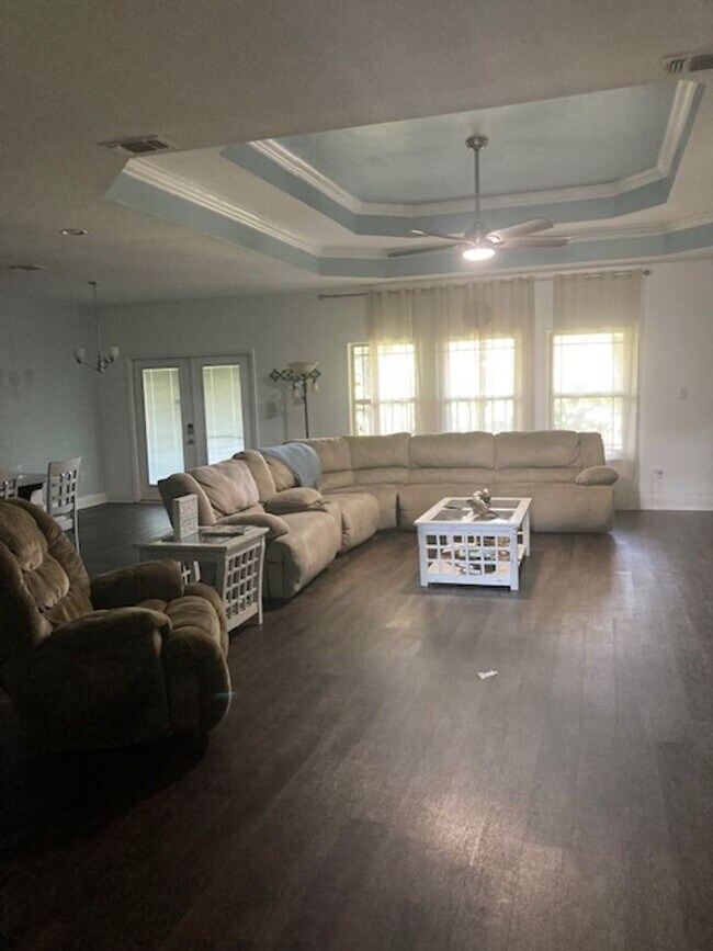 Building Photo - Gulfport 5 Bedroom