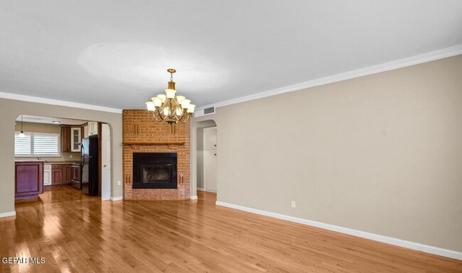 Foto del edificio - 8398 Beverly Pl