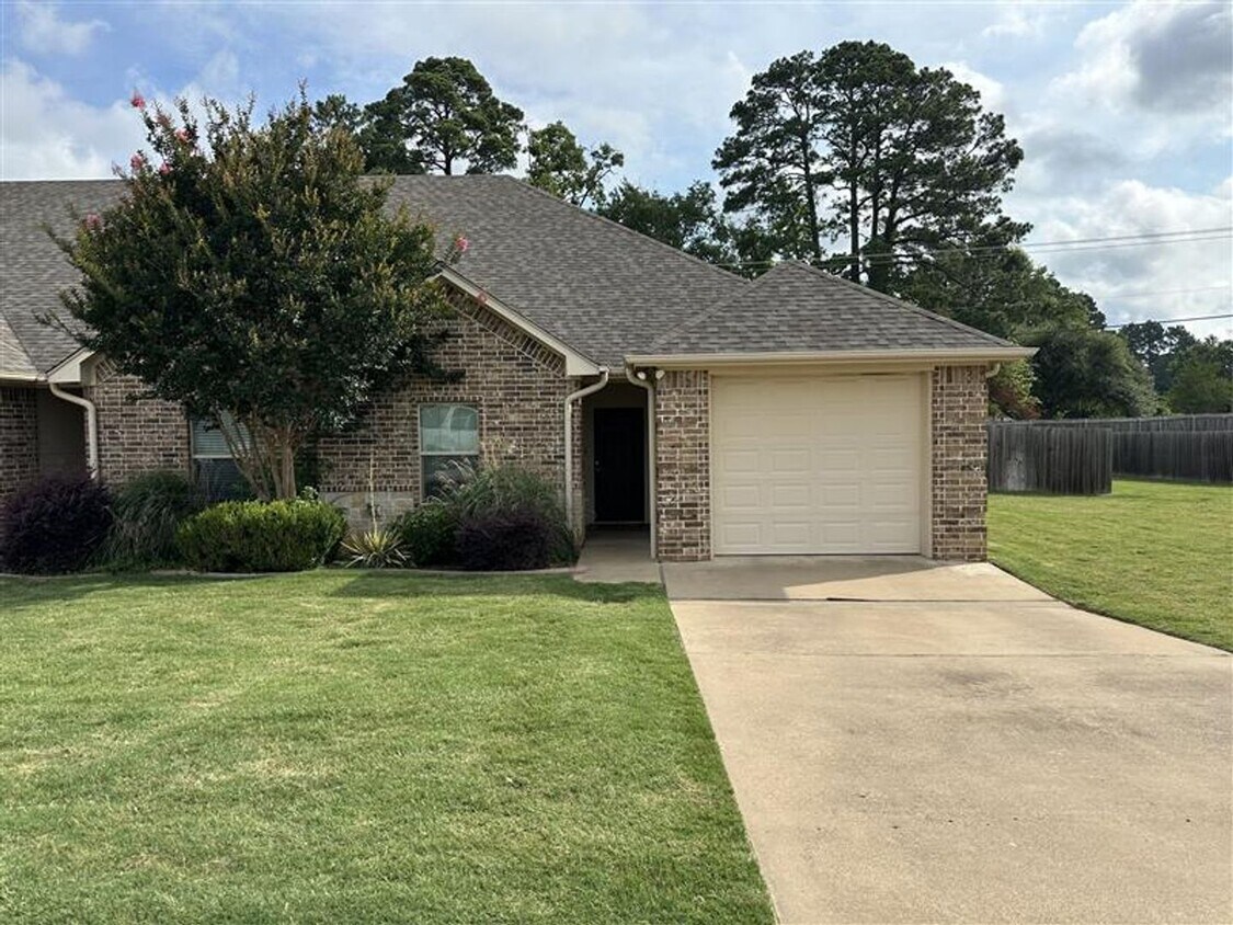 Primary Photo - 3994 Mobley Cir