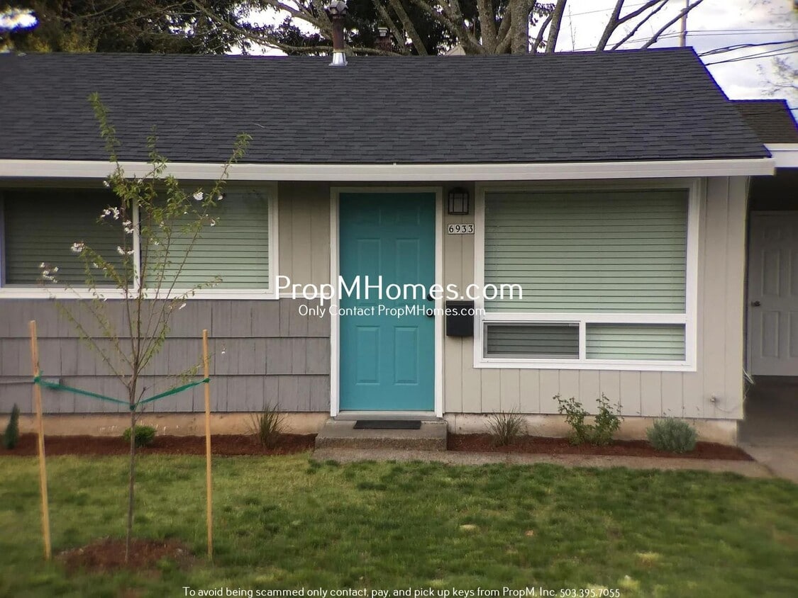 Updated One Bedroom Duplex in Montavilla! - Updated One Bedroom Duplex in Montavilla!