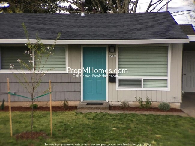Updated One Bedroom Duplex in Montavilla! - Updated One Bedroom Duplex in Montavilla! Townhome