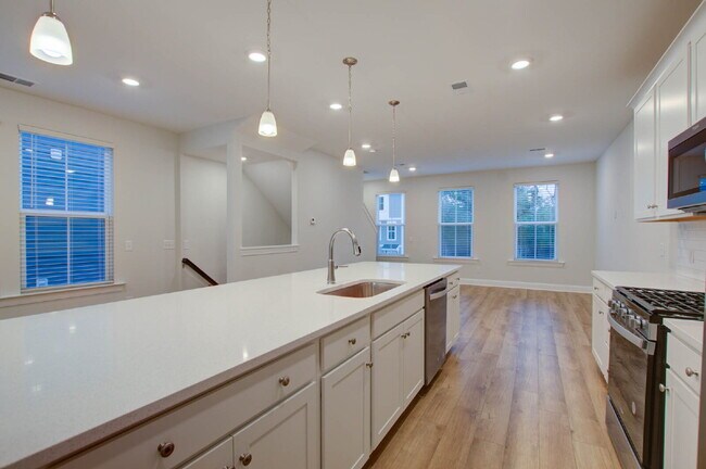 Foto del edificio - 1237 Tice Ln