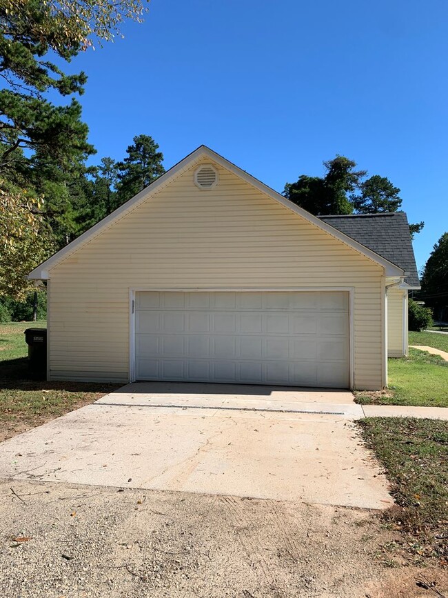 Building Photo - 3 Bedroom Salisbury Home Rural area