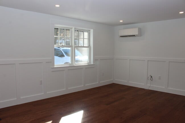 Building Photo - 1 Hillrise Ln