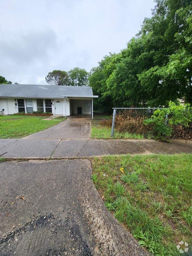 Building Photo - 1112 Williamson Dr