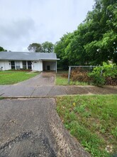 Building Photo - 1112 Williamson Dr