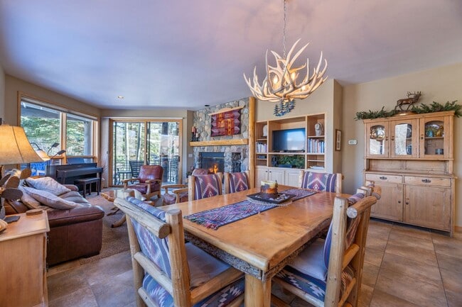 Building Photo - Attached garage! Beautiful views! Heart of...