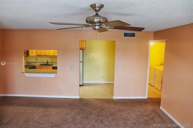 Building Photo - 1118 Green Pine Blvd