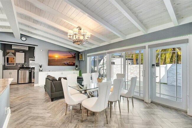 Building Photo - 2531 Gulfstream Ln