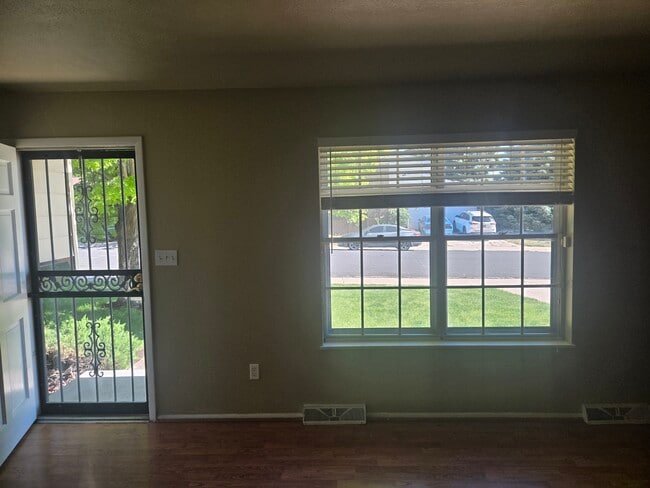 Foto del edificio - 6482 E Dickenson Pl