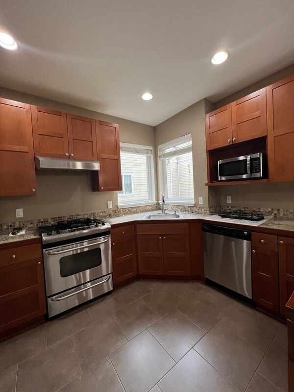 Foto del edificio - 7051 Delridge Way
