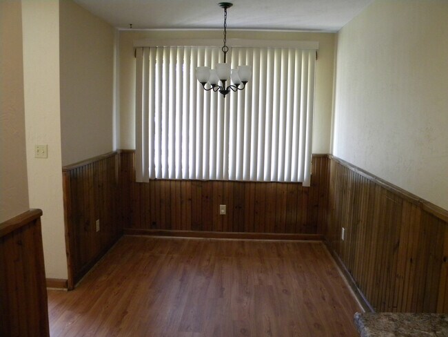 Comedor - 511 E 3rd St