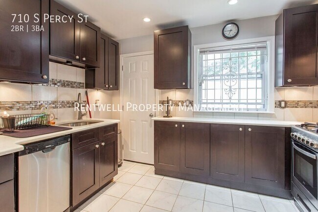Building Photo - 710 S Percy St
