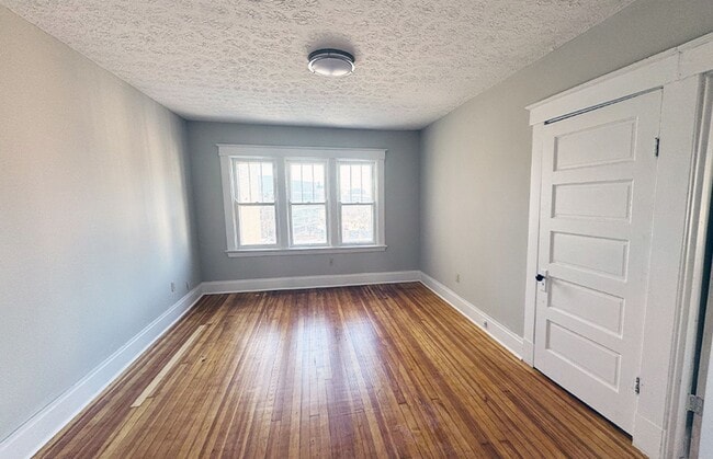 Foto del edificio - 2831-2833 Glendora Avenue