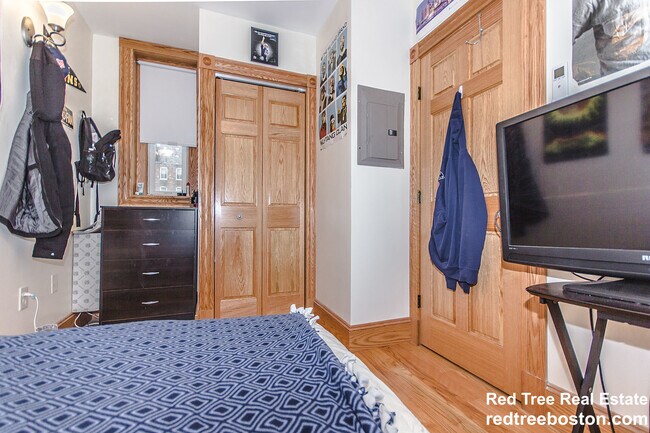 Building Photo - 16 S Russell St