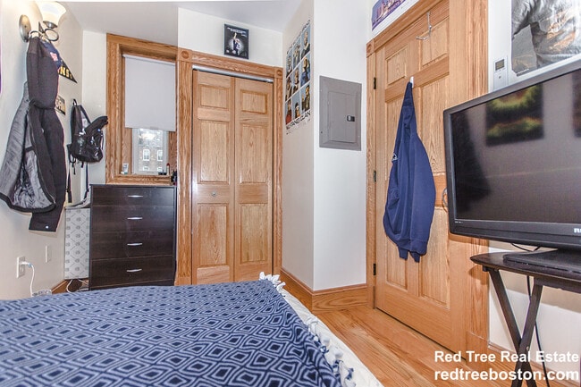 Photo - 16 S Russell St Apartment