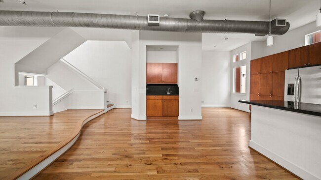 Building Photo - 2436 Bissonnet St