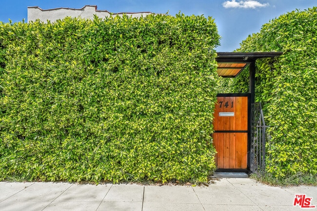 Building Photo - 741 N Las Palmas Ave