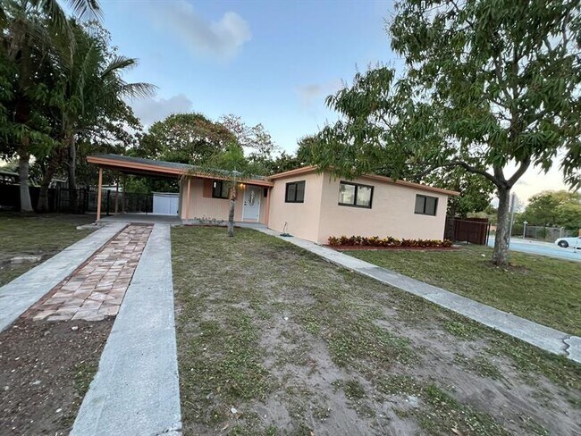 Foto del edificio - 285 NE 43rd St