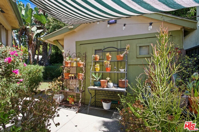 Building Photo - 1246 N Genesee Ave