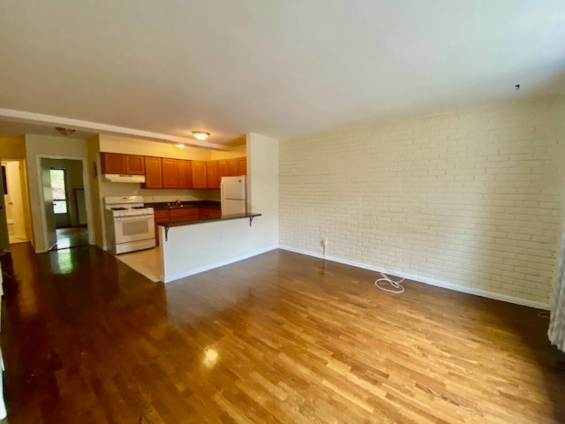 Primary Photo - 115 Stonelea Pl
