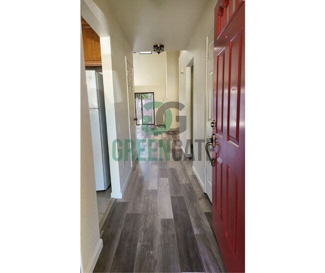 Foto del edificio - 700 W Roseburg Ave