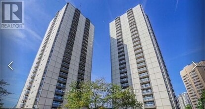 Building Photo - 323-2323 Colborne St