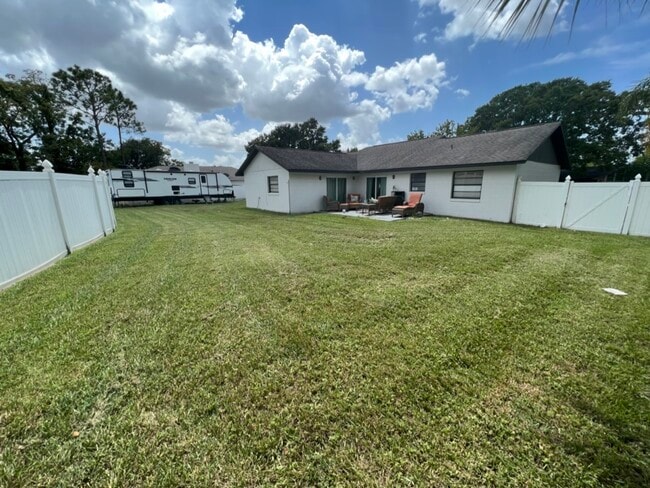 Photo - 652 Glenview Dr House