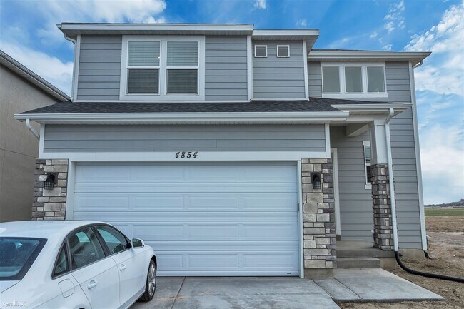 Building Photo - 4 br, 2.5 bath House - 4854 East Lake Corn...
