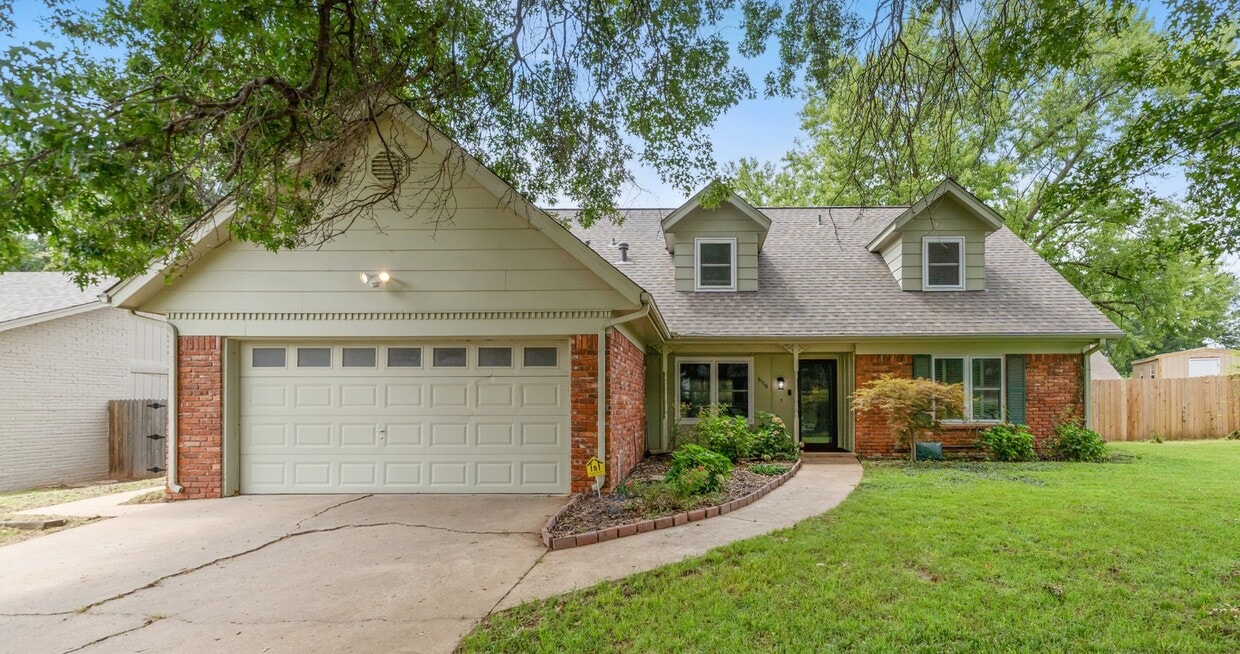 Primary Photo - 8116 South Florence Pl E