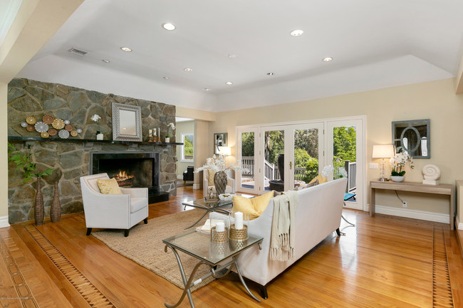 Building Photo - 4140 Chevy Chase Dr