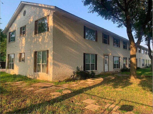 Foto del edificio - 100 S Bowser Rd