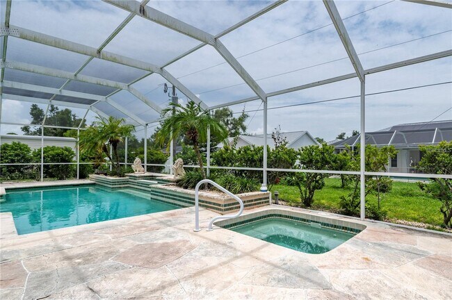 Foto del edificio - 23420 Peachland Blvd