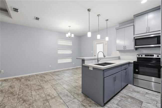 Building Photo - 17 S Colt Ln