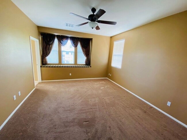 Building Photo - NW property