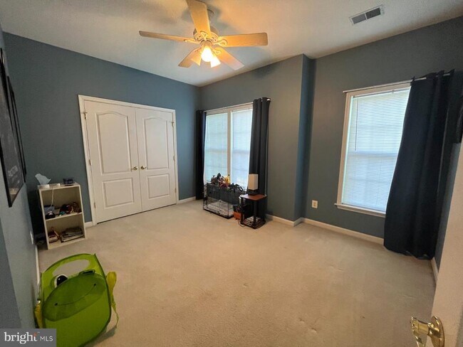 Building Photo - 43326 Columbus St