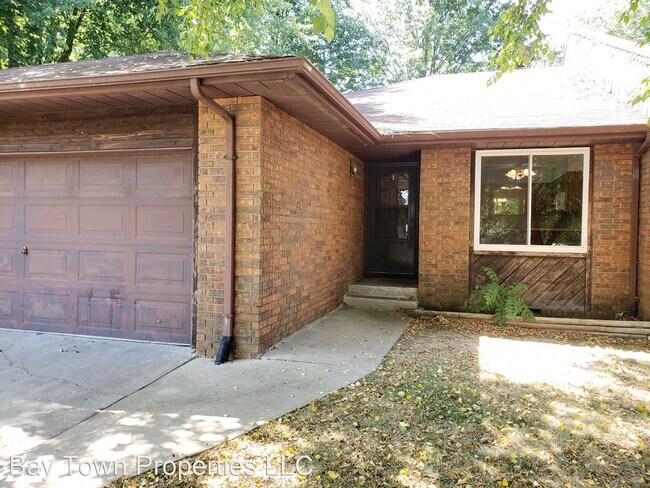 Building Photo - 2 br, 2 bath House - 204 Village Ct.