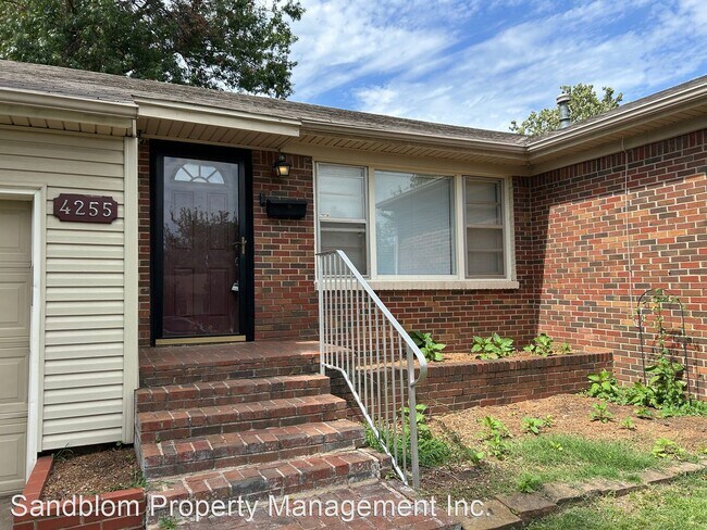 Foto del edificio - 3 br, 2 bath House - 4255 East 25th Place