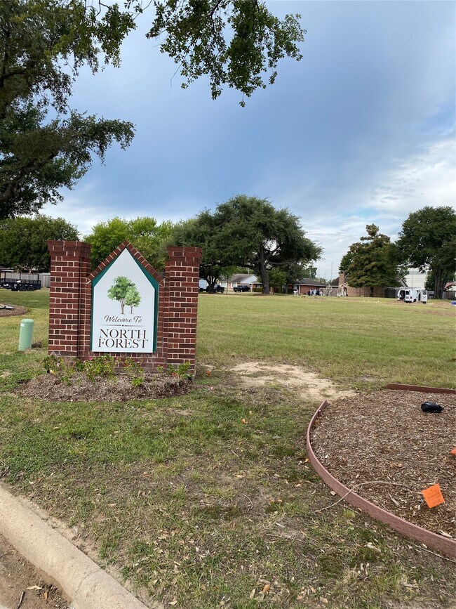 Foto del edificio - 415 N Forest Blvd