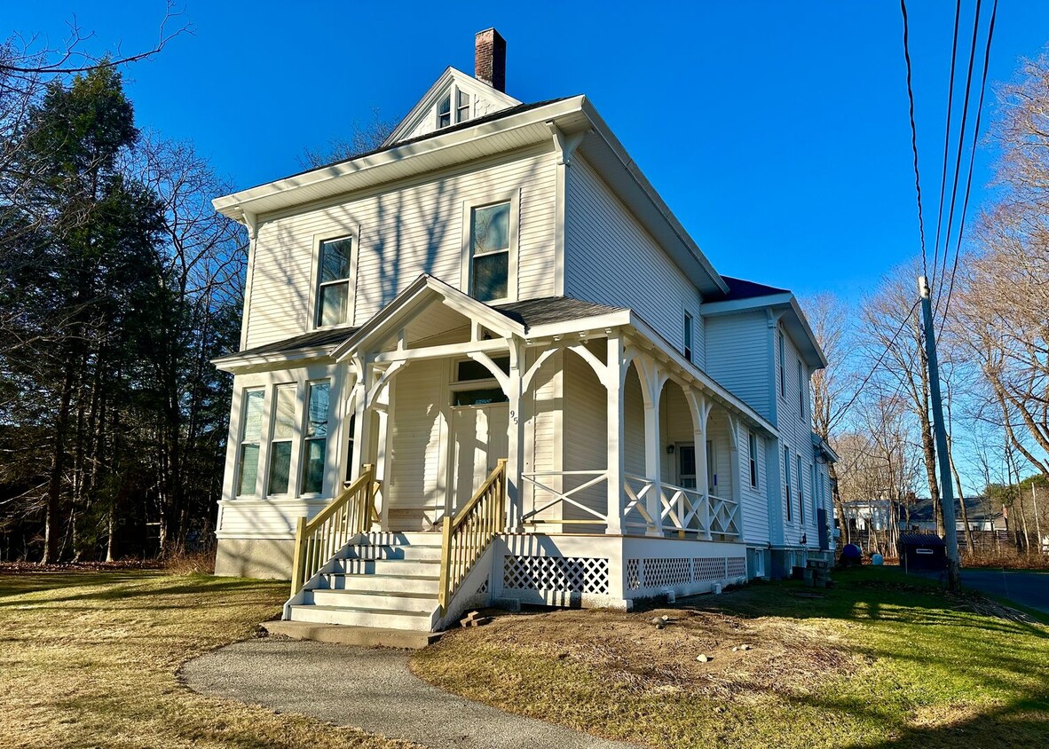 Primary Photo - 2 Bedroom 1.5 bath Townhouse