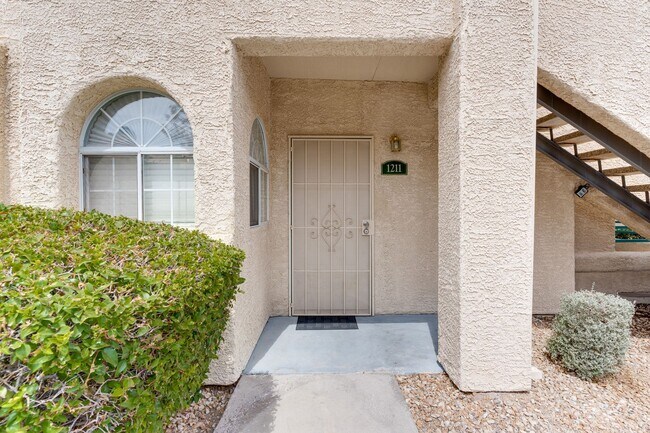 Foto del edificio - Stylish 1st-Floor Green Valley Condo with ...