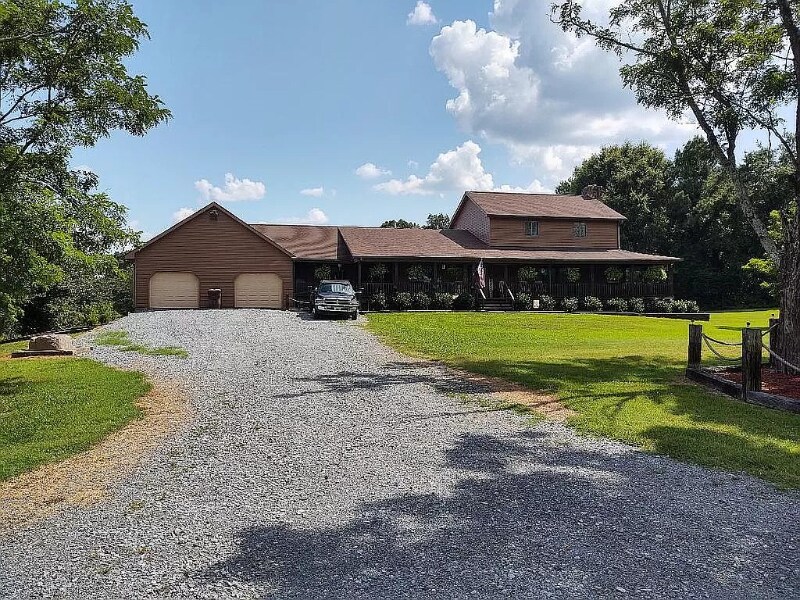 6909 Dallas Cherryville Hwy, Bessemer City, NC 28016 House Rental in