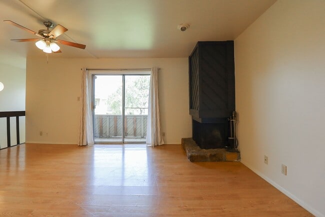 Building Photo - 2 Bed | 2 Bath Condo in Central Tulsa!