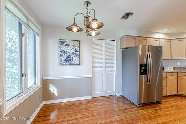 Foto del edificio - 2099 Winterbourne W