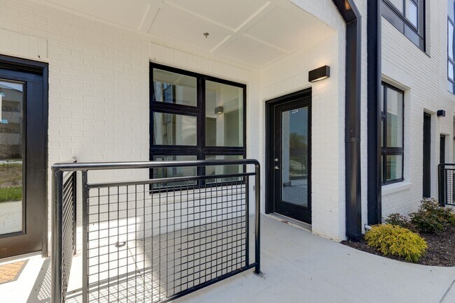 Building Photo - 542 Southgate Ave