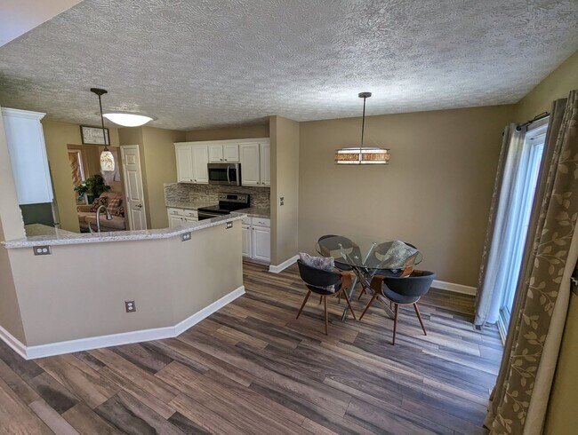Building Photo - Luxurious 4 Bed, 2.5 Bath Home in Pin Oak Preserve, Avon
